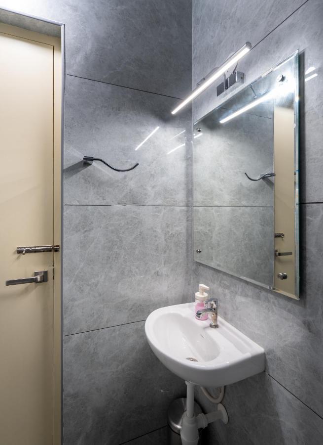 The Silver Chimes Suites Bangalore Exteriör bild