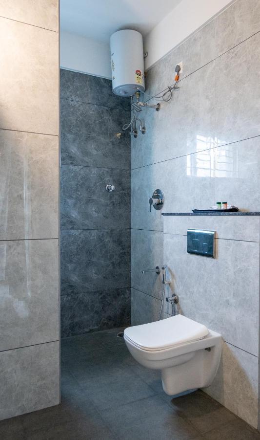 The Silver Chimes Suites Bangalore Exteriör bild