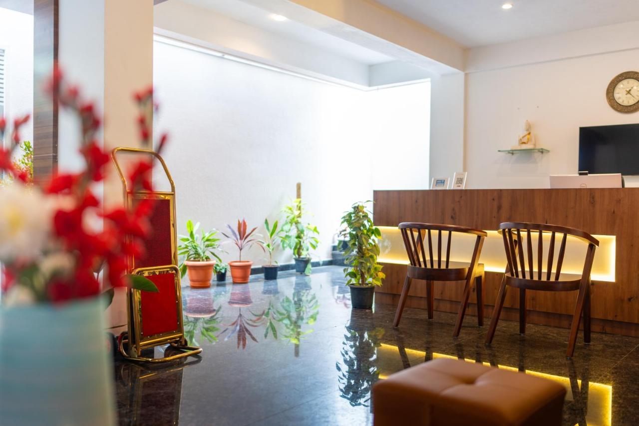 The Silver Chimes Suites Bangalore Exteriör bild