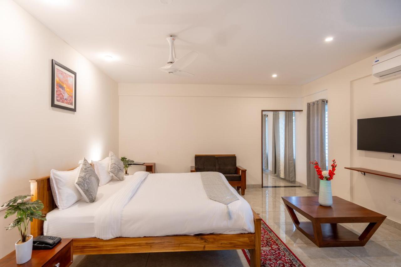 The Silver Chimes Suites Bangalore Exteriör bild