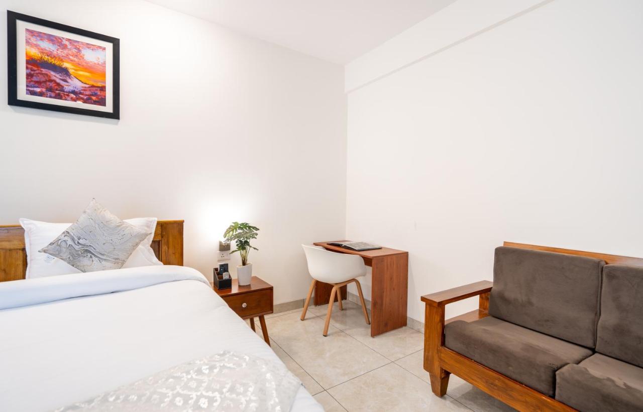 The Silver Chimes Suites Bangalore Exteriör bild