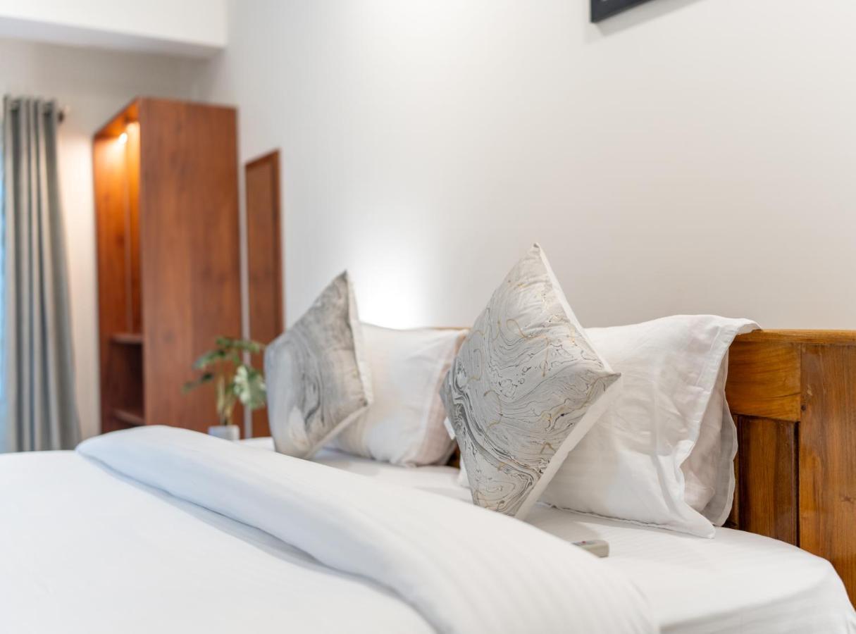 The Silver Chimes Suites Bangalore Exteriör bild